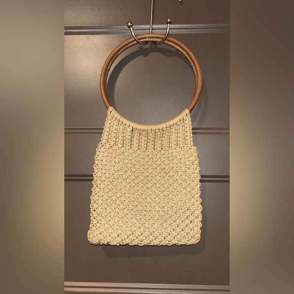 🥂Vintage 1970s macramé w/ wooden handle *HANDMADE* boho bag - Picture 2 of 9